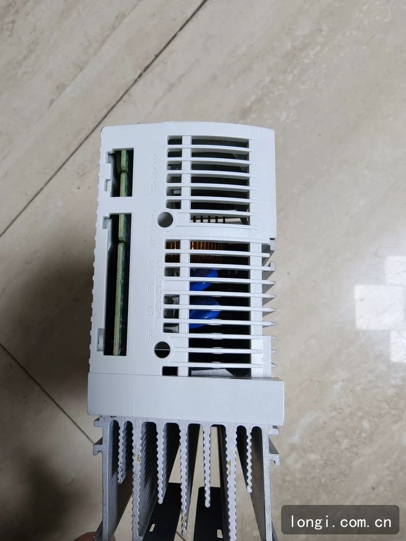 倫茨變頻器 E82EV152-4C 驅動器 拆機現貨 驅動器及電機配件 05.jpg