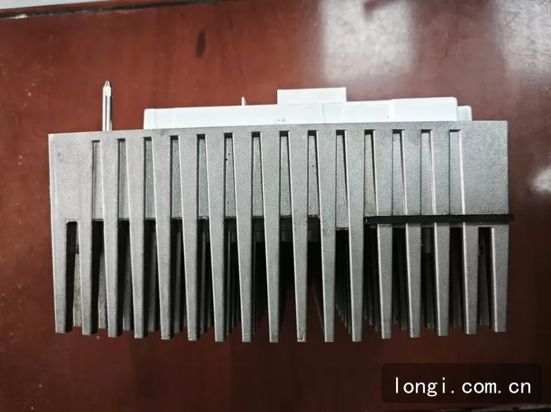 德國（guó）倫茨防爆變（biàn）頻器 型號E82MV152-4B001 拆機現（xiàn）貨 05.jpg