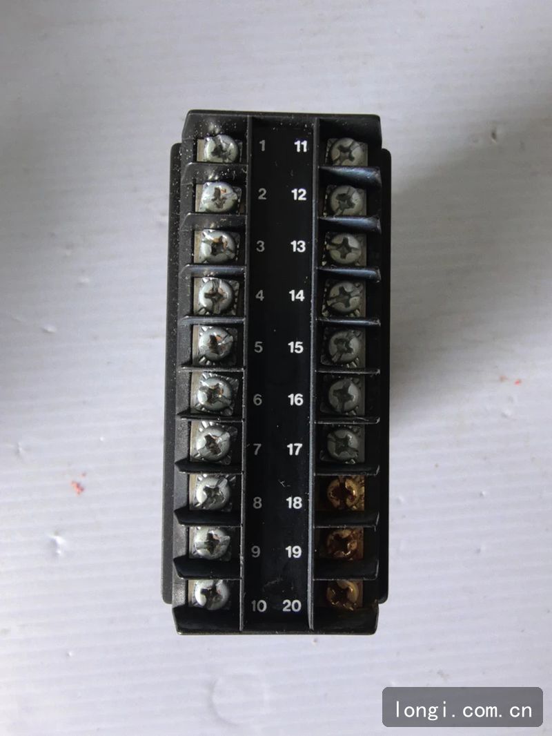 美國Eurotherm歐陸847L1R1R1OLS AKEC245 847係列（liè）數字溫度控製器 工業（yè）控製模塊 拆機現貨 機械附件/儀器配件 03.jpg
